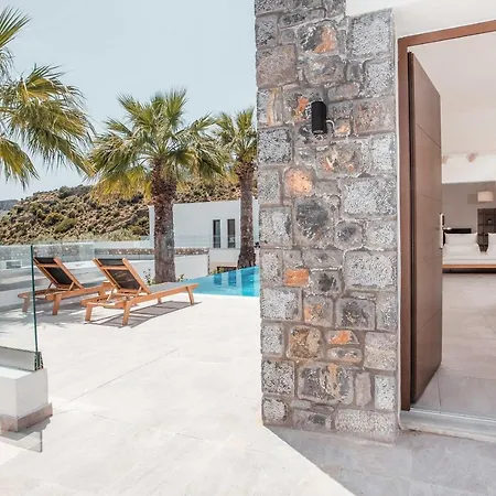 Terra Pietra Luxury & וילה