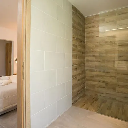 Terra Pietra Luxury & וילה