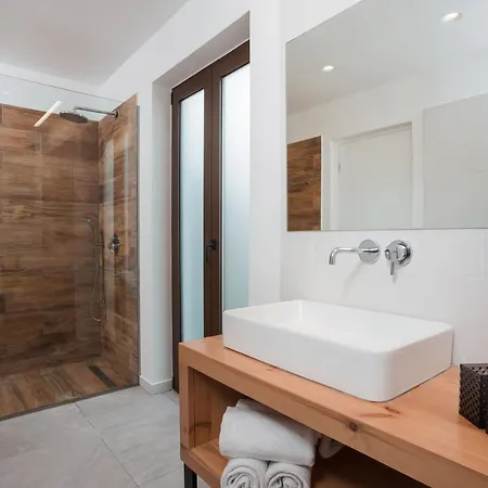 Terra Pietra Luxury & Λάρδος