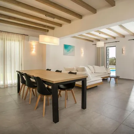 Terra Pietra Luxury & Βίλα Λάρδος